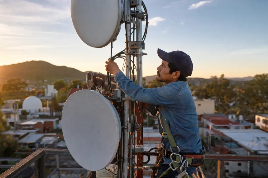 Photograph illustrating telecommunications in Mexico