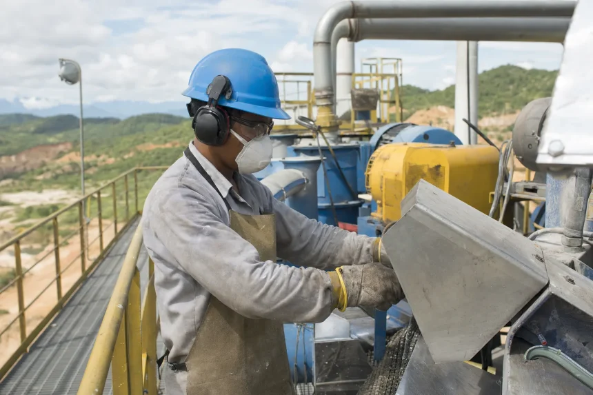 Photograph illustrating aluminium and industrial development in Colombia